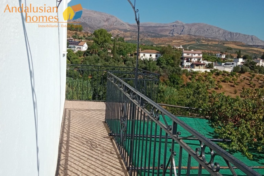 Álora property, finca for sale Álora, rustic farm Andalusia, country house Málaga, rural property Spain, finca with pool, citrus farm Álora, Andalusian countryside, property investment Spain, house with land Álora, country home for sale, rustic estate Málaga, real estate Álora, finca with fruit trees, Spanish country property
