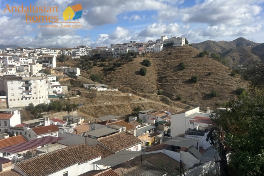 Álora property for sale, casa en venta en Álora, townhouse in Andalusia, casa típica andaluza, property in Málaga, vivienda con piscina, buy house in Spain, comprar casa en Andalucía, charming village home, casa rural con vistas, real estate in Guadalhorce Valley, propiedad cerca del Caminito del Rey, holiday home in Álora, inversión inmobiliaria en España, Spanish property investment, casa con terraza y jardín, inland Costa del Sol property, vivir en Álora, Andalusian townhouse for sale
