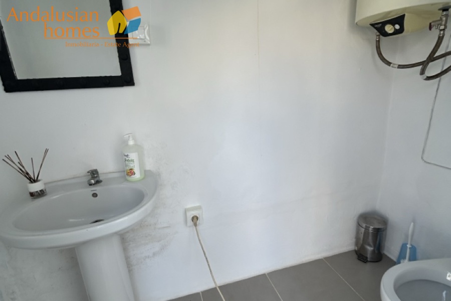 Álora property for sale, casa en venta en Álora, townhouse in Andalusia, casa típica andaluza, property in Málaga, vivienda con piscina, buy house in Spain, comprar casa en Andalucía, charming village home, casa rural con vistas, real estate in Guadalhorce Valley, propiedad cerca del Caminito del Rey, holiday home in Álora, inversión inmobiliaria en España, Spanish property investment, casa con terraza y jardín, inland Costa del Sol property, vivir en Álora, Andalusian townhouse for sale
