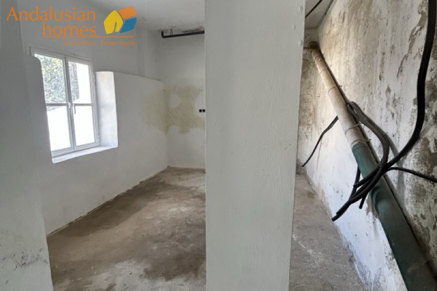Álora property for sale, casa en venta en Álora, townhouse in Andalusia, casa típica andaluza, property in Málaga, vivienda con piscina, buy house in Spain, comprar casa en Andalucía, charming village home, casa rural con vistas, real estate in Guadalhorce Valley, propiedad cerca del Caminito del Rey, holiday home in Álora, inversión inmobiliaria en España, Spanish property investment, casa con terraza y jardín, inland Costa del Sol property, vivir en Álora, Andalusian townhouse for sale
