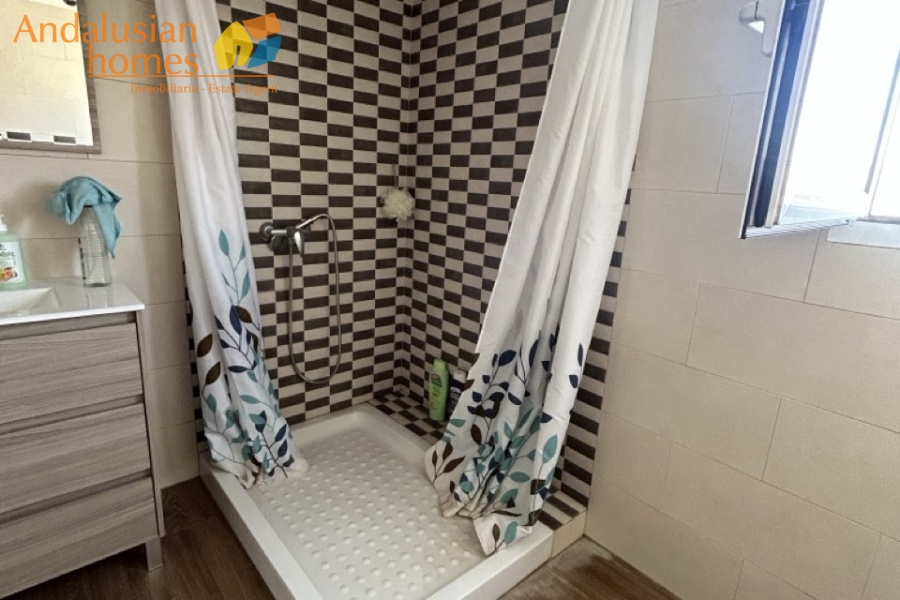 Álora property for sale, casa en venta en Álora, townhouse in Andalusia, casa típica andaluza, property in Málaga, vivienda con piscina, buy house in Spain, comprar casa en Andalucía, charming village home, casa rural con vistas, real estate in Guadalhorce Valley, propiedad cerca del Caminito del Rey, holiday home in Álora, inversión inmobiliaria en España, Spanish property investment, casa con terraza y jardín, inland Costa del Sol property, vivir en Álora, Andalusian townhouse for sale
