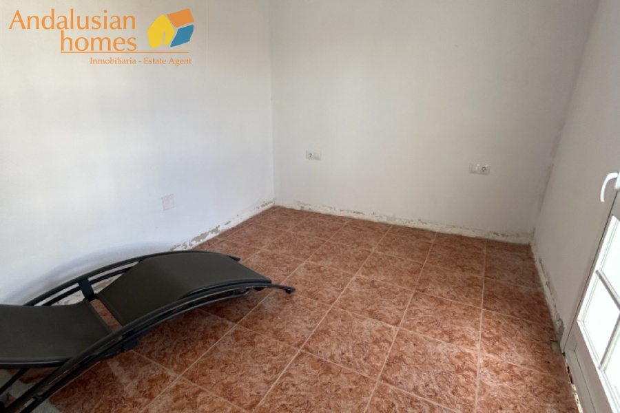 Álora property for sale, casa en venta en Álora, townhouse in Andalusia, casa típica andaluza, property in Málaga, vivienda con piscina, buy house in Spain, comprar casa en Andalucía, charming village home, casa rural con vistas, real estate in Guadalhorce Valley, propiedad cerca del Caminito del Rey, holiday home in Álora, inversión inmobiliaria en España, Spanish property investment, casa con terraza y jardín, inland Costa del Sol property, vivir en Álora, Andalusian townhouse for sale
