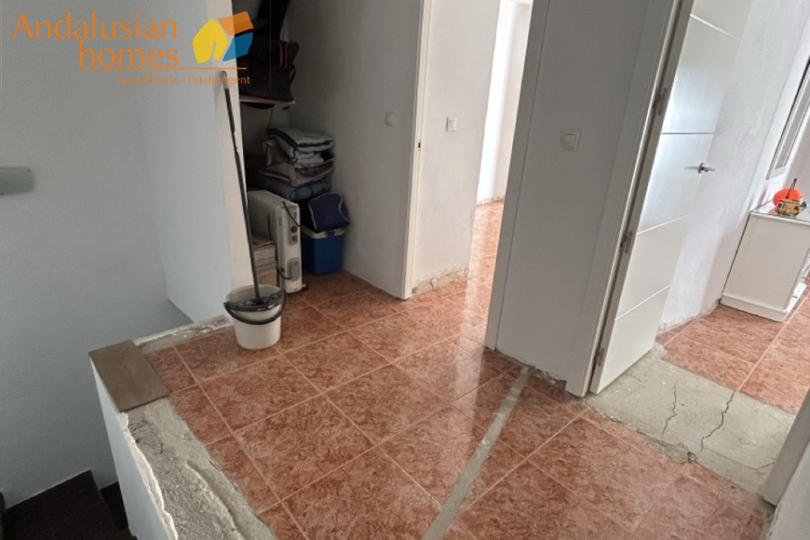 Álora property for sale, casa en venta en Álora, townhouse in Andalusia, casa típica andaluza, property in Málaga, vivienda con piscina, buy house in Spain, comprar casa en Andalucía, charming village home, casa rural con vistas, real estate in Guadalhorce Valley, propiedad cerca del Caminito del Rey, holiday home in Álora, inversión inmobiliaria en España, Spanish property investment, casa con terraza y jardín, inland Costa del Sol property, vivir en Álora, Andalusian townhouse for sale
