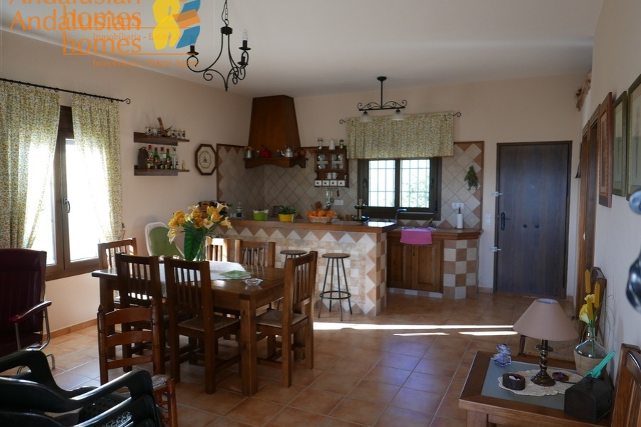 Álora property for sale, casa en venta en Álora, 3-bedroom house Álora, casa de 3 dormitorios, rural home with land, finca con terreno, Andalusian home, vivienda andaluza, house with solar panels, casa con paneles solares, fireplace home, casa con chimenea, fenced land property, terreno vallado, country house Málaga, casa rural Málaga, holiday home Spain, casa de vacaciones España, investment property Andalusia, inversión inmobiliaria Andalucía, rural retreat, retiro rural, house near Álora, casa cerca de Álora, Málaga countryside property, propiedad en el campo Málaga, self-sufficient home, vivienda autosuficiente, tranquil countryside living, vida tranquila en el campo, property with parking and storage, propiedad con aparcamiento y trastero
