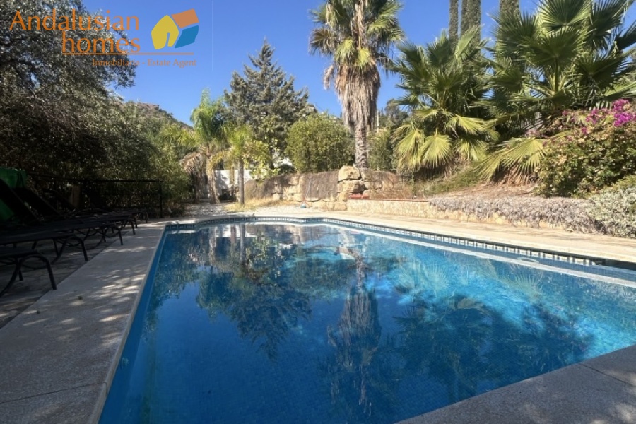 country house, casa rural, El Chorro, Caminito del Rey, Álora, Málaga, Andalusia, pool, piscina, olive trees, olivos, rural property, casa de campo, hiking, senderismo, lakes, lagos, vacation home, casa de vacaciones, tranquility, tranquilidad, outdoor living, vida al aire libre