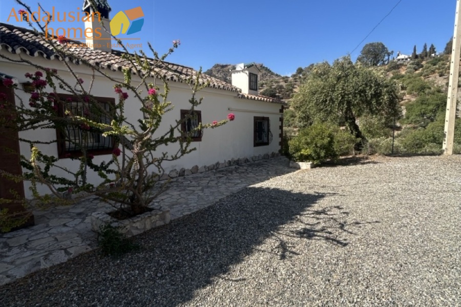 country house, casa rural, El Chorro, Caminito del Rey, Álora, Málaga, Andalusia, pool, piscina, olive trees, olivos, rural property, casa de campo, hiking, senderismo, lakes, lagos, vacation home, casa de vacaciones, tranquility, tranquilidad, outdoor living, vida al aire libre