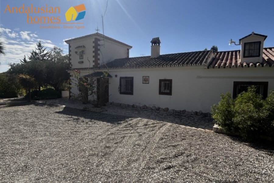 country house, casa rural, El Chorro, Caminito del Rey, Álora, Málaga, Andalusia, pool, piscina, olive trees, olivos, rural property, casa de campo, hiking, senderismo, lakes, lagos, vacation home, casa de vacaciones, tranquility, tranquilidad, outdoor living, vida al aire libre