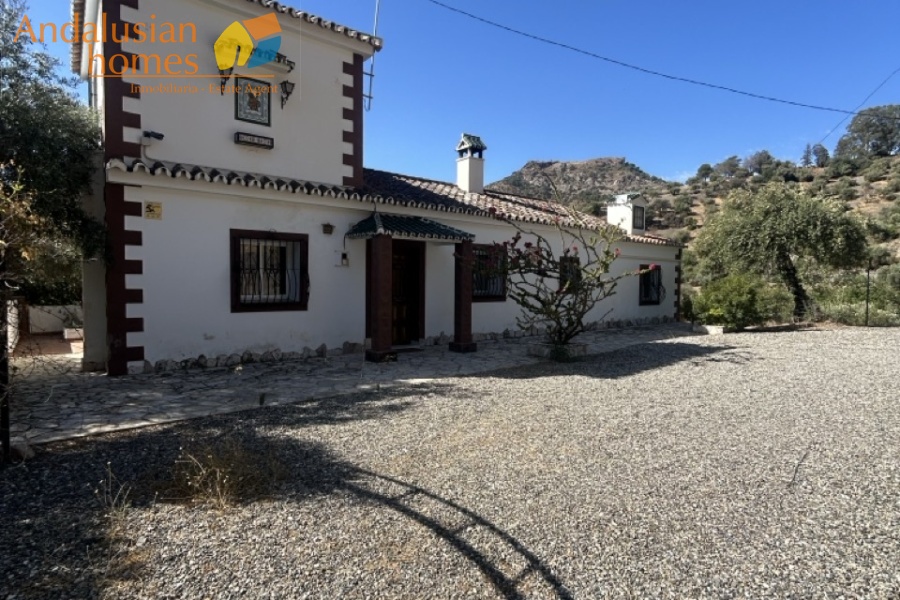country house, casa rural, El Chorro, Caminito del Rey, Álora, Málaga, Andalusia, pool, piscina, olive trees, olivos, rural property, casa de campo, hiking, senderismo, lakes, lagos, vacation home, casa de vacaciones, tranquility, tranquilidad, outdoor living, vida al aire libre