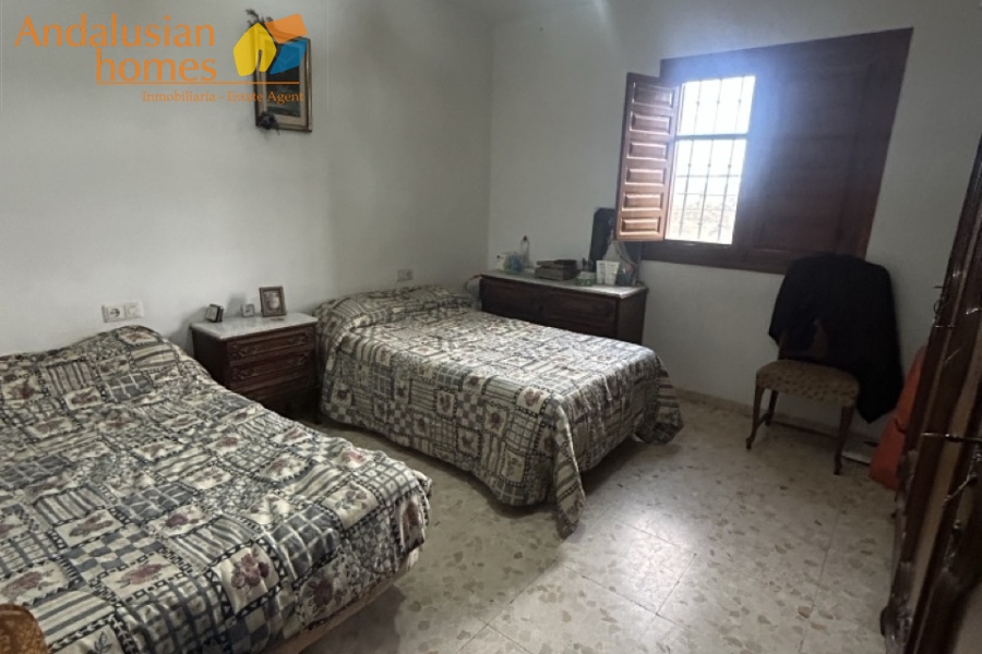 rustic farm, finca rústica, Álora property, property for sale Álora, countryside house, casa de campo, guest house, casa de invitados, lemon grove, huerto de limones, spacious house, casa espaciosa, land for sale, terreno en venta, rural retreat, retiro rural, modern renovation, renovación moderna, Andalusian farm, finca andaluza, private property, propiedad privada
