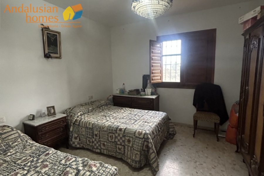 rustic farm, finca rústica, Álora property, property for sale Álora, countryside house, casa de campo, guest house, casa de invitados, lemon grove, huerto de limones, spacious house, casa espaciosa, land for sale, terreno en venta, rural retreat, retiro rural, modern renovation, renovación moderna, Andalusian farm, finca andaluza, private property, propiedad privada
