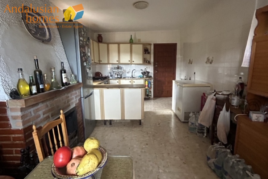 rustic farm, finca rústica, Álora property, property for sale Álora, countryside house, casa de campo, guest house, casa de invitados, lemon grove, huerto de limones, spacious house, casa espaciosa, land for sale, terreno en venta, rural retreat, retiro rural, modern renovation, renovación moderna, Andalusian farm, finca andaluza, private property, propiedad privada
