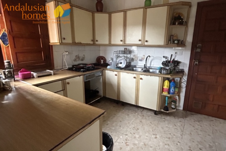rustic farm, finca rústica, Álora property, property for sale Álora, countryside house, casa de campo, guest house, casa de invitados, lemon grove, huerto de limones, spacious house, casa espaciosa, land for sale, terreno en venta, rural retreat, retiro rural, modern renovation, renovación moderna, Andalusian farm, finca andaluza, private property, propiedad privada
