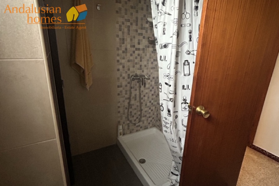 rustic farm, finca rústica, Álora property, property for sale Álora, countryside house, casa de campo, guest house, casa de invitados, lemon grove, huerto de limones, spacious house, casa espaciosa, land for sale, terreno en venta, rural retreat, retiro rural, modern renovation, renovación moderna, Andalusian farm, finca andaluza, private property, propiedad privada
