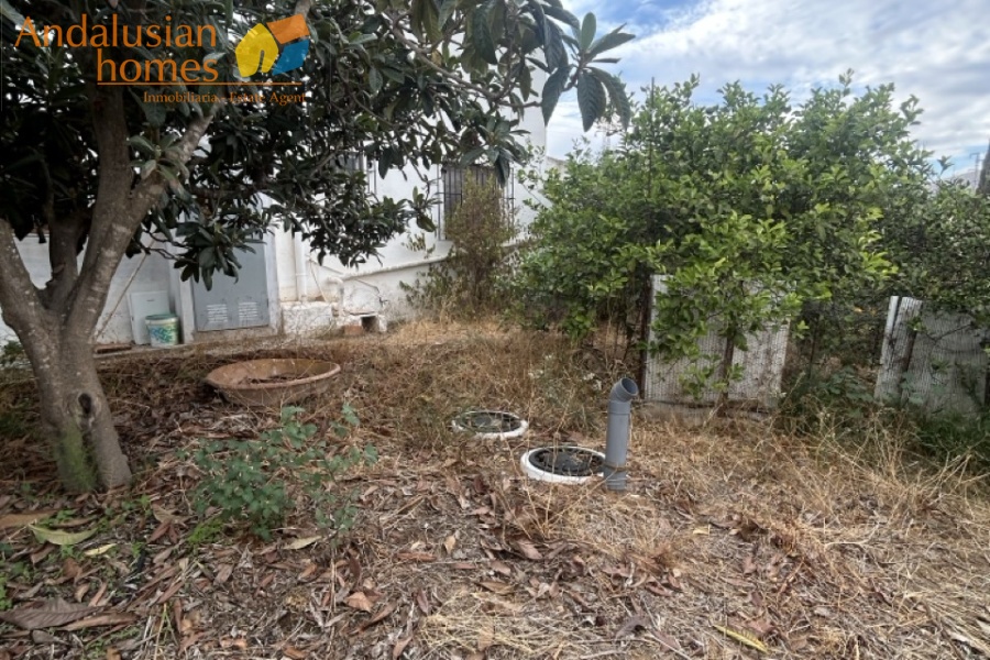 rustic farm, finca rústica, Álora property, property for sale Álora, countryside house, casa de campo, guest house, casa de invitados, lemon grove, huerto de limones, spacious house, casa espaciosa, land for sale, terreno en venta, rural retreat, retiro rural, modern renovation, renovación moderna, Andalusian farm, finca andaluza, private property, propiedad privada
