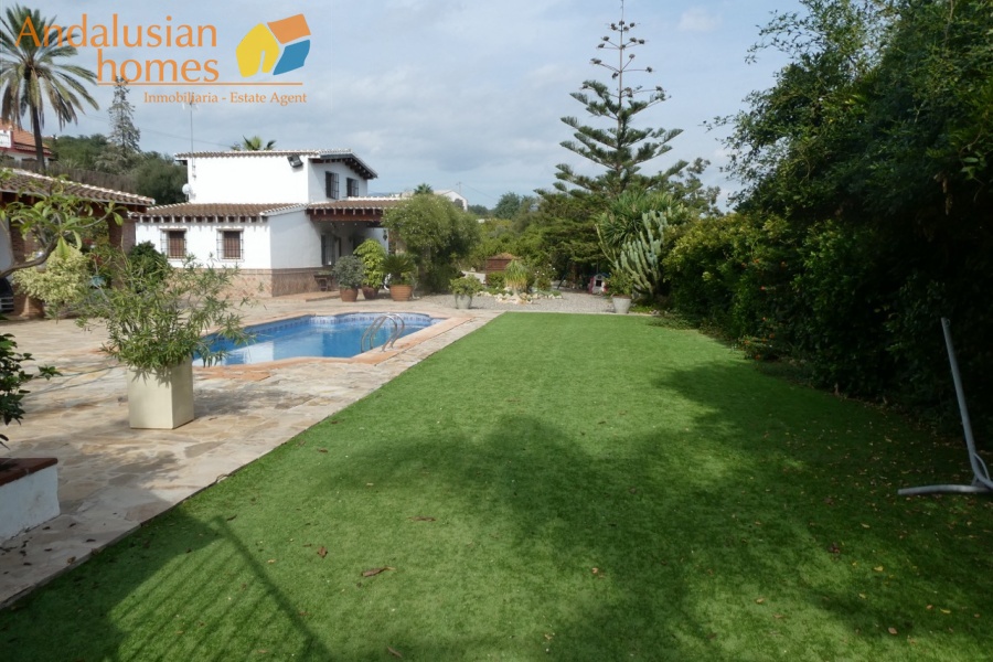 Álora property for sale, Andalusian estate, country house Spain, rural home Andalusia, villa with pool, private estate Spain, family home Andalusia, vacation home Spain, property with gardens, house with outbuildings, self-contained apartment, estate near Álora, luxury rural property, fruit trees property Spain, outdoor kitchen estate, investment property Andalusia, Spanish countryside villa, retreat near Málaga, estate with well, Spanish villa for sale
