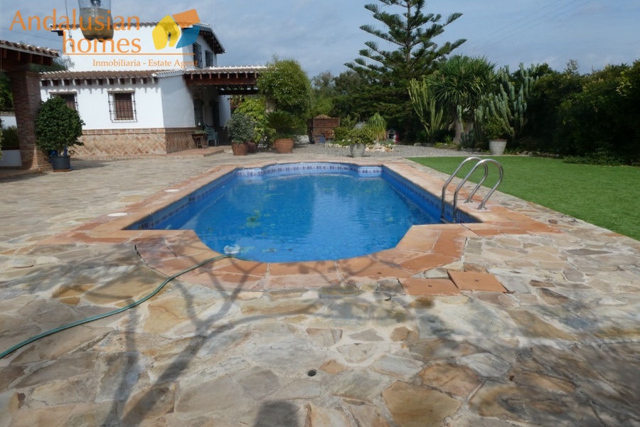 Álora property for sale, Andalusian estate, country house Spain, rural home Andalusia, villa with pool, private estate Spain, family home Andalusia, vacation home Spain, property with gardens, house with outbuildings, self-contained apartment, estate near Álora, luxury rural property, fruit trees property Spain, outdoor kitchen estate, investment property Andalusia, Spanish countryside villa, retreat near Málaga, estate with well, Spanish villa for sale
