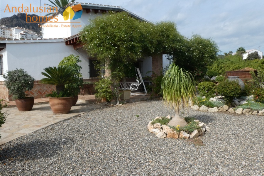 Álora property for sale, Andalusian estate, country house Spain, rural home Andalusia, villa with pool, private estate Spain, family home Andalusia, vacation home Spain, property with gardens, house with outbuildings, self-contained apartment, estate near Álora, luxury rural property, fruit trees property Spain, outdoor kitchen estate, investment property Andalusia, Spanish countryside villa, retreat near Málaga, estate with well, Spanish villa for sale
