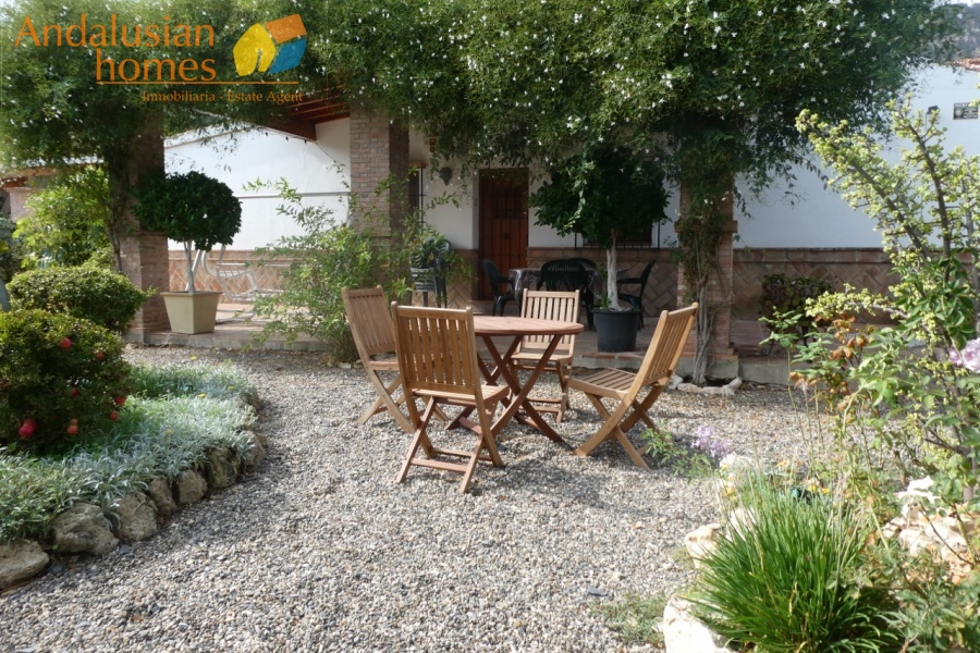 Álora property for sale, Andalusian estate, country house Spain, rural home Andalusia, villa with pool, private estate Spain, family home Andalusia, vacation home Spain, property with gardens, house with outbuildings, self-contained apartment, estate near Álora, luxury rural property, fruit trees property Spain, outdoor kitchen estate, investment property Andalusia, Spanish countryside villa, retreat near Málaga, estate with well, Spanish villa for sale
