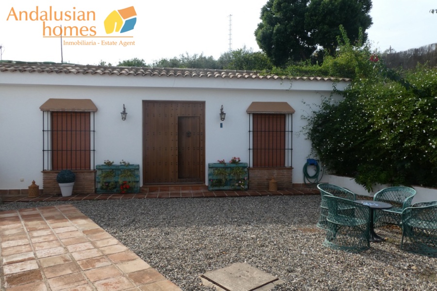 Álora property for sale, Andalusian estate, country house Spain, rural home Andalusia, villa with pool, private estate Spain, family home Andalusia, vacation home Spain, property with gardens, house with outbuildings, self-contained apartment, estate near Álora, luxury rural property, fruit trees property Spain, outdoor kitchen estate, investment property Andalusia, Spanish countryside villa, retreat near Málaga, estate with well, Spanish villa for sale
