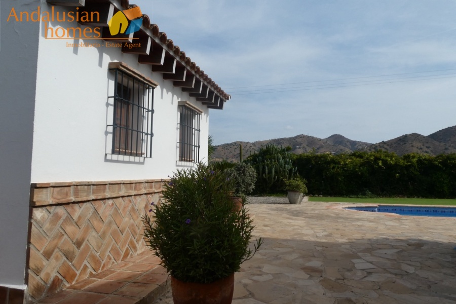 Álora property for sale, Andalusian estate, country house Spain, rural home Andalusia, villa with pool, private estate Spain, family home Andalusia, vacation home Spain, property with gardens, house with outbuildings, self-contained apartment, estate near Álora, luxury rural property, fruit trees property Spain, outdoor kitchen estate, investment property Andalusia, Spanish countryside villa, retreat near Málaga, estate with well, Spanish villa for sale
