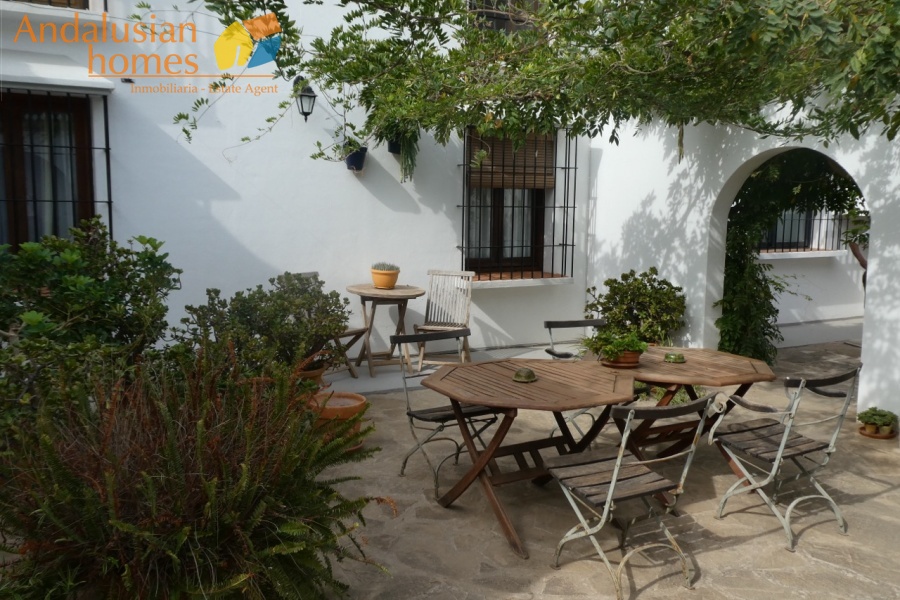hotel for sale malaga, b&b for sale andalusia, boutique hotel for sale spain, country hotel for sale, guesthouse for sale costa del sol, rural hotel investment, bed and breakfast for sale spain, lifestyle business spain, property with pool and tennis court, historic hotel for sale, turnkey hospitality business, inland malaga property, country house with business potential.hotel en venta málaga, casa rural en venta andalucía, hotel boutique en venta españa, hostal en venta costa del sol, alojamiento rural en venta, inversión hotelera españa, bed and breakfast en venta, negocio turístico en venta, propiedad con piscina y pista de tenis, hotel histórico en venta, casa de campo con licencia turística, hotel rural andalucía, oportunidad de negocio hotelero.