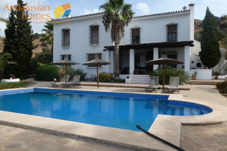 hotel for sale malaga, b&b for sale andalusia, boutique hotel for sale spain, country hotel for sale, guesthouse for sale costa del sol, rural hotel investment, bed and breakfast for sale spain, lifestyle business spain, property with pool and tennis court, historic hotel for sale, turnkey hospitality business, inland malaga property, country house with business potential.hotel en venta málaga, casa rural en venta andalucía, hotel boutique en venta españa, hostal en venta costa del sol, alojamiento rural en venta, inversión hotelera españa, bed and breakfast en venta, negocio turístico en venta, propiedad con piscina y pista de tenis, hotel histórico en venta, casa de campo con licencia turística, hotel rural andalucía, oportunidad de negocio hotelero.