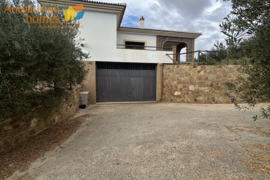 country property for sale
house near Álora
Andalusian country home
finca with olive trees
rural property Málaga
property with land
renovated country house
investment opportunity Spain
holiday home potential
mountain views property
peaceful location
real estate in Andalusia
property with garage
home with water supply
property for renovation 
finca en venta
casa cerca de Álora
casa de campo andaluza
finca con olivos
propiedad rural Málaga
propiedad con terreno
casa reformada parcialmente
oportunidad de inversión España
casa de vacaciones
propiedad con vistas a la montaña
ubicación tranquila
inmobiliaria en Andalucía
casa con garaje
suministro de agua disponible
propiedad para reformar