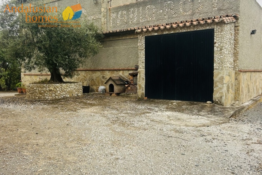 country house for sale, El Chorro property, Caminito del Rey, rural home Andalusia, finca for sale Spain, olive grove, country home Málaga, house with land, peaceful retreat, nature property, Spanish countryside, investment property, holiday home Andalusia, gated property, fireplace, olive and almond trees, casa de campo en venta, propiedad en El Chorro, Caminito del Rey, finca rústica Andalucía, casa rural Málaga, finca con olivos, casa con terreno, vivienda en la naturaleza, retiro tranquilo, propiedad rural, casa en venta España, inversión inmobiliaria, casa vacacional Andalucía, propiedad vallada, chimenea, olivos y almendros.