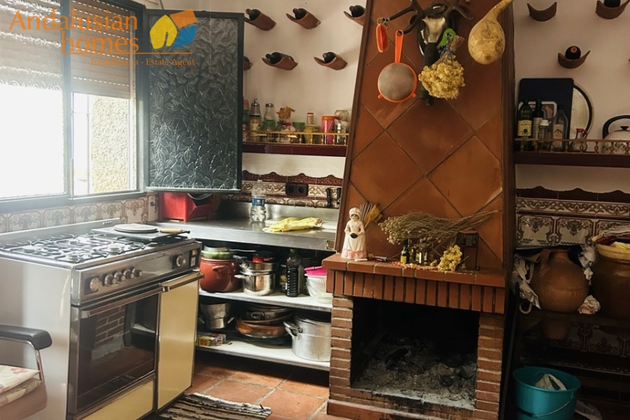 country house for sale, El Chorro property, Caminito del Rey, rural home Andalusia, finca for sale Spain, olive grove, country home Málaga, house with land, peaceful retreat, nature property, Spanish countryside, investment property, holiday home Andalusia, gated property, fireplace, olive and almond trees, casa de campo en venta, propiedad en El Chorro, Caminito del Rey, finca rústica Andalucía, casa rural Málaga, finca con olivos, casa con terreno, vivienda en la naturaleza, retiro tranquilo, propiedad rural, casa en venta España, inversión inmobiliaria, casa vacacional Andalucía, propiedad vallada, chimenea, olivos y almendros.