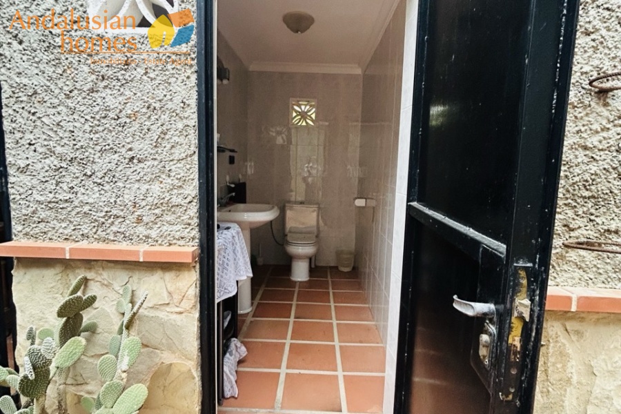 country house for sale, El Chorro property, Caminito del Rey, rural home Andalusia, finca for sale Spain, olive grove, country home Málaga, house with land, peaceful retreat, nature property, Spanish countryside, investment property, holiday home Andalusia, gated property, fireplace, olive and almond trees, casa de campo en venta, propiedad en El Chorro, Caminito del Rey, finca rústica Andalucía, casa rural Málaga, finca con olivos, casa con terreno, vivienda en la naturaleza, retiro tranquilo, propiedad rural, casa en venta España, inversión inmobiliaria, casa vacacional Andalucía, propiedad vallada, chimenea, olivos y almendros.