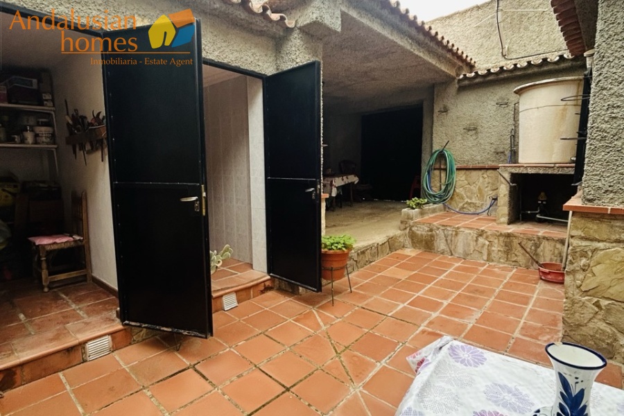 country house for sale, El Chorro property, Caminito del Rey, rural home Andalusia, finca for sale Spain, olive grove, country home Málaga, house with land, peaceful retreat, nature property, Spanish countryside, investment property, holiday home Andalusia, gated property, fireplace, olive and almond trees, casa de campo en venta, propiedad en El Chorro, Caminito del Rey, finca rústica Andalucía, casa rural Málaga, finca con olivos, casa con terreno, vivienda en la naturaleza, retiro tranquilo, propiedad rural, casa en venta España, inversión inmobiliaria, casa vacacional Andalucía, propiedad vallada, chimenea, olivos y almendros.