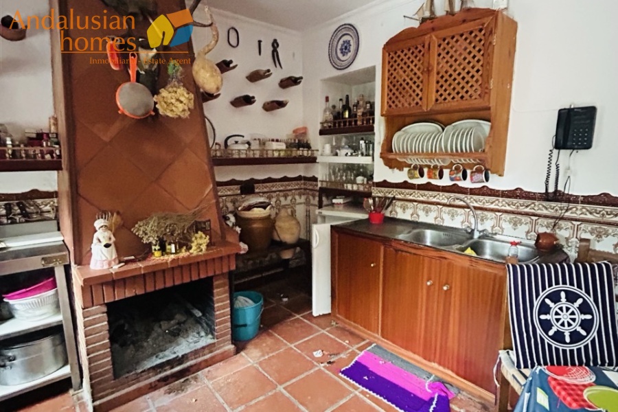 country house for sale, El Chorro property, Caminito del Rey, rural home Andalusia, finca for sale Spain, olive grove, country home Málaga, house with land, peaceful retreat, nature property, Spanish countryside, investment property, holiday home Andalusia, gated property, fireplace, olive and almond trees, casa de campo en venta, propiedad en El Chorro, Caminito del Rey, finca rústica Andalucía, casa rural Málaga, finca con olivos, casa con terreno, vivienda en la naturaleza, retiro tranquilo, propiedad rural, casa en venta España, inversión inmobiliaria, casa vacacional Andalucía, propiedad vallada, chimenea, olivos y almendros.