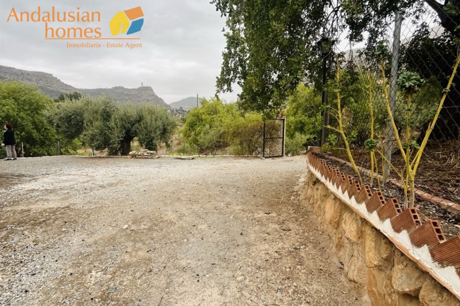 country house for sale, El Chorro property, Caminito del Rey, rural home Andalusia, finca for sale Spain, olive grove, country home Málaga, house with land, peaceful retreat, nature property, Spanish countryside, investment property, holiday home Andalusia, gated property, fireplace, olive and almond trees, casa de campo en venta, propiedad en El Chorro, Caminito del Rey, finca rústica Andalucía, casa rural Málaga, finca con olivos, casa con terreno, vivienda en la naturaleza, retiro tranquilo, propiedad rural, casa en venta España, inversión inmobiliaria, casa vacacional Andalucía, propiedad vallada, chimenea, olivos y almendros.