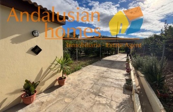 chalet for sale Álora, Las Mellizas property, country house Málaga, rural home for sale, finca Álora, house with pool Álora, property with well water, fruit trees property, peaceful rural retreat, fenced plot Álora, Andalusian countryside home, ready to move in chalet, Málaga real estate