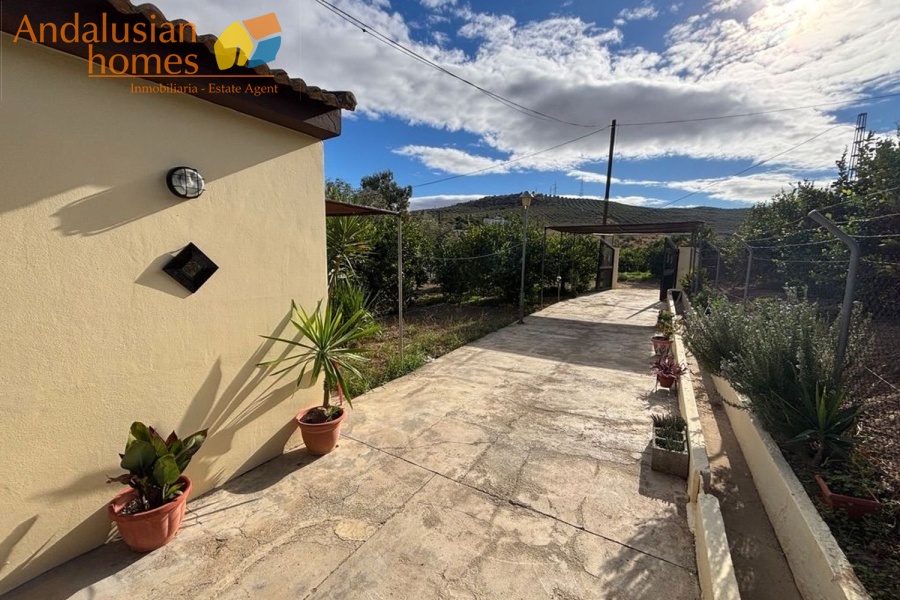 chalet for sale Álora, Las Mellizas property, country house Málaga, rural home for sale, finca Álora, house with pool Álora, property with well water, fruit trees property, peaceful rural retreat, fenced plot Álora, Andalusian countryside home, ready to move in chalet, Málaga real estate