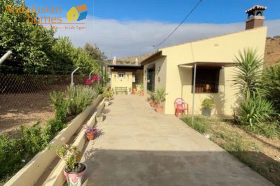 chalet for sale Álora, Las Mellizas property, country house Málaga, rural home for sale, finca Álora, house with pool Álora, property with well water, fruit trees property, peaceful rural retreat, fenced plot Álora, Andalusian countryside home, ready to move in chalet, Málaga real estate
