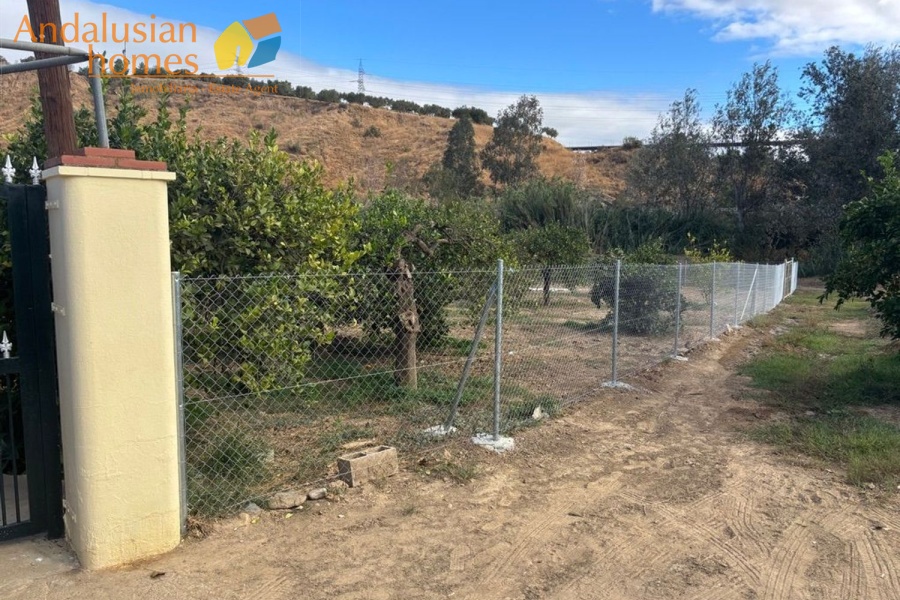 chalet for sale Álora, Las Mellizas property, country house Málaga, rural home for sale, finca Álora, house with pool Álora, property with well water, fruit trees property, peaceful rural retreat, fenced plot Álora, Andalusian countryside home, ready to move in chalet, Málaga real estate