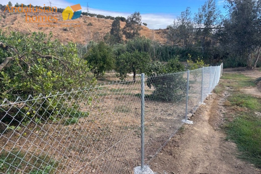 chalet for sale Álora, Las Mellizas property, country house Málaga, rural home for sale, finca Álora, house with pool Álora, property with well water, fruit trees property, peaceful rural retreat, fenced plot Álora, Andalusian countryside home, ready to move in chalet, Málaga real estate