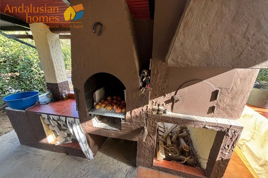 chalet for sale Álora, Las Mellizas property, country house Málaga, rural home for sale, finca Álora, house with pool Álora, property with well water, fruit trees property, peaceful rural retreat, fenced plot Álora, Andalusian countryside home, ready to move in chalet, Málaga real estate