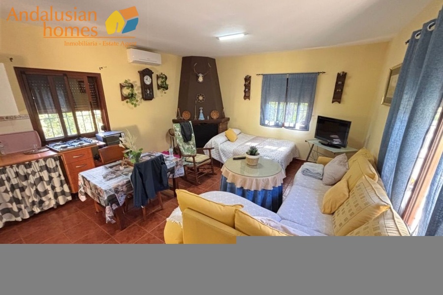 chalet for sale Álora, Las Mellizas property, country house Málaga, rural home for sale, finca Álora, house with pool Álora, property with well water, fruit trees property, peaceful rural retreat, fenced plot Álora, Andalusian countryside home, ready to move in chalet, Málaga real estate