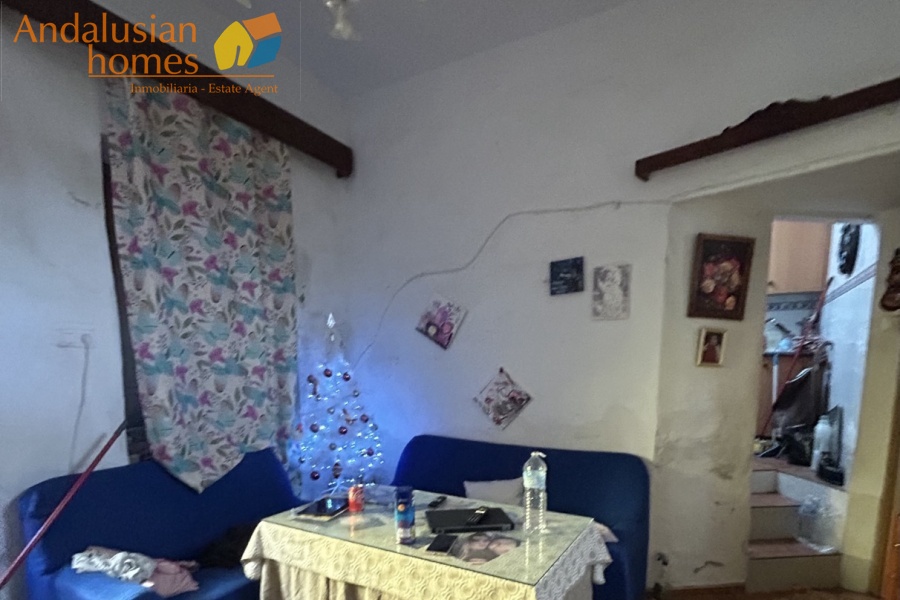 townhouse for sale, renovation project, property with potential, town centre property, roof terrace, castle views, character home, investment property, multi-entrance house, project home, fixer-upper, historic townhouse