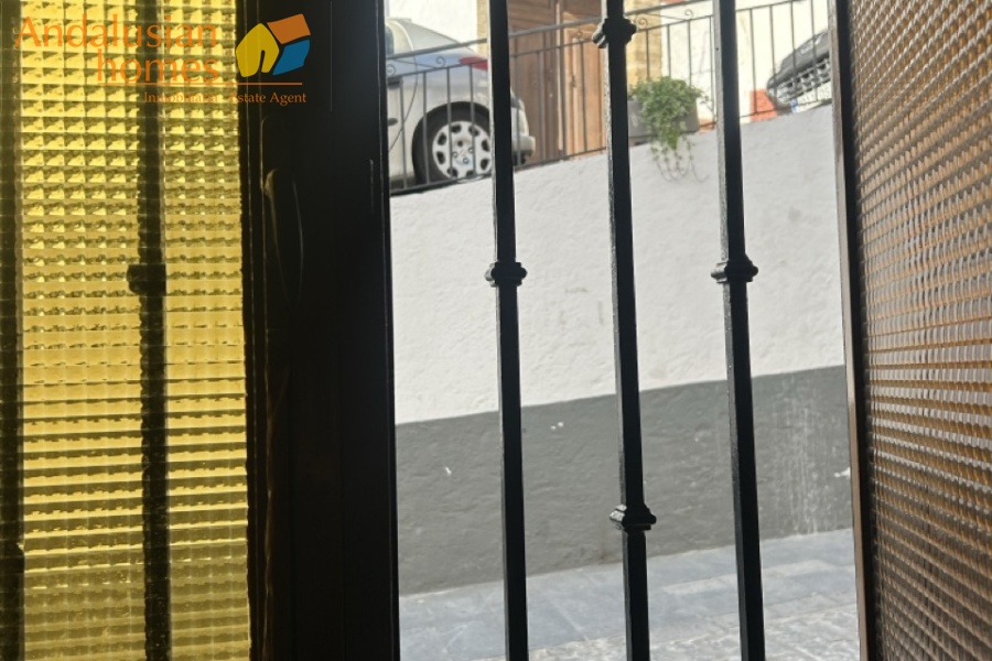 townhouse for sale, renovation project, property with potential, town centre property, roof terrace, castle views, character home, investment property, multi-entrance house, project home, fixer-upper, historic townhouse