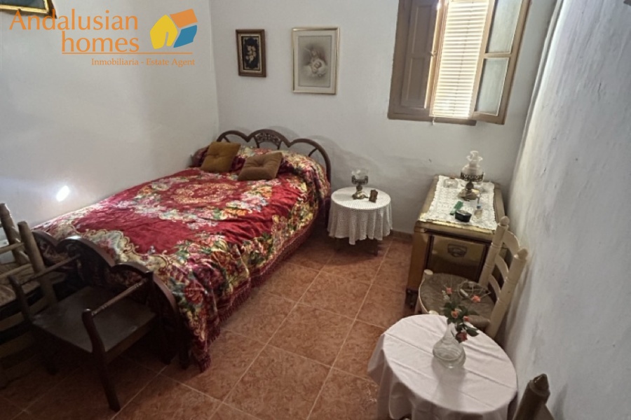 townhouse for sale, renovation project, property with potential, town centre property, roof terrace, castle views, character home, investment property, multi-entrance house, project home, fixer-upper, historic townhouse