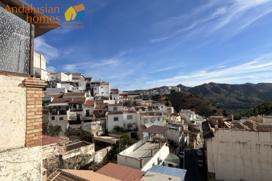 townhouse for sale, renovation project, property with potential, town centre property, roof terrace, castle views, character home, investment property, multi-entrance house, project home, fixer-upper, historic townhouse