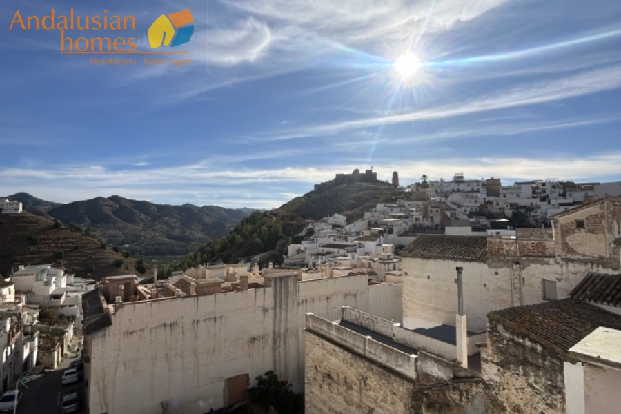 townhouse for sale, renovation project, property with potential, town centre property, roof terrace, castle views, character home, investment property, multi-entrance house, project home, fixer-upper, historic townhouse