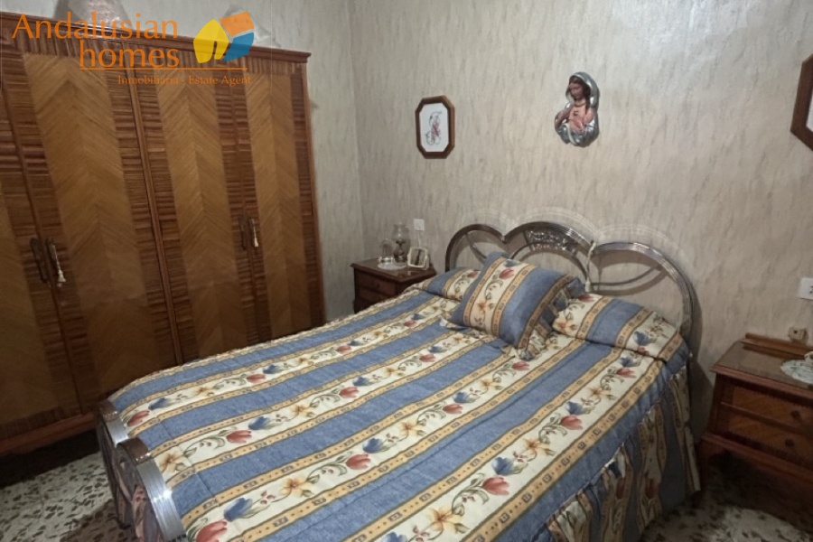 Álora property for sale, village house Álora, Andalusia real estate, house with garden Álora, multi-storey house, character property Andalusia, investment property Álora, renovation project Spain, house with separate apartment potential, traditional Spanish home, property near amenities Álora