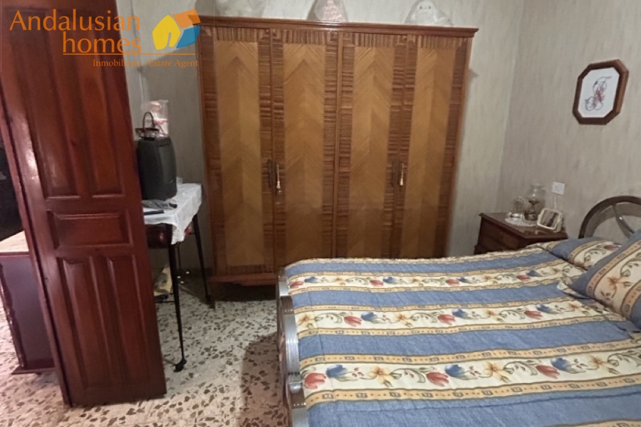 Álora property for sale, village house Álora, Andalusia real estate, house with garden Álora, multi-storey house, character property Andalusia, investment property Álora, renovation project Spain, house with separate apartment potential, traditional Spanish home, property near amenities Álora
