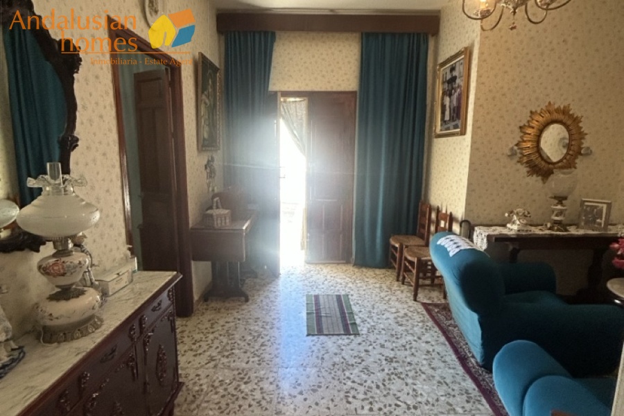 Álora property for sale, village house Álora, Andalusia real estate, house with garden Álora, multi-storey house, character property Andalusia, investment property Álora, renovation project Spain, house with separate apartment potential, traditional Spanish home, property near amenities Álora