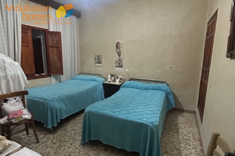 Álora property for sale, village house Álora, Andalusia real estate, house with garden Álora, multi-storey house, character property Andalusia, investment property Álora, renovation project Spain, house with separate apartment potential, traditional Spanish home, property near amenities Álora