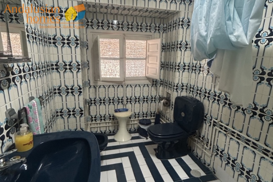 Álora property for sale, village house Álora, Andalusia real estate, house with garden Álora, multi-storey house, character property Andalusia, investment property Álora, renovation project Spain, house with separate apartment potential, traditional Spanish home, property near amenities Álora